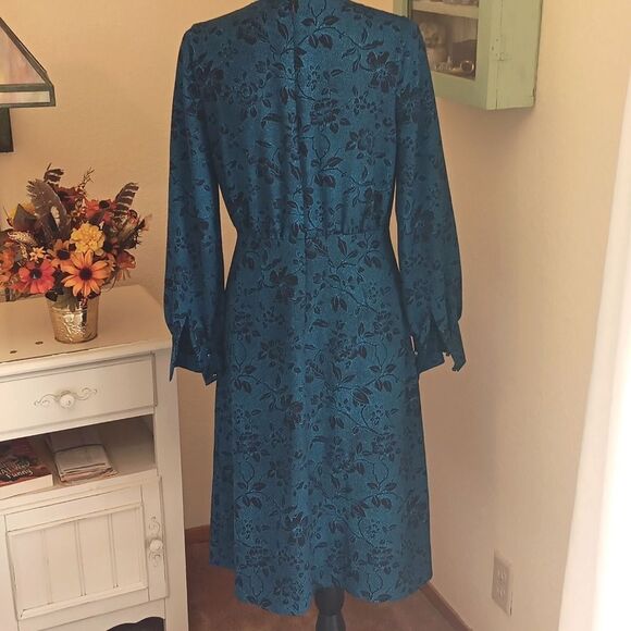 Ann Taylor Floral Buttoned Dress - Picture 7 of 13